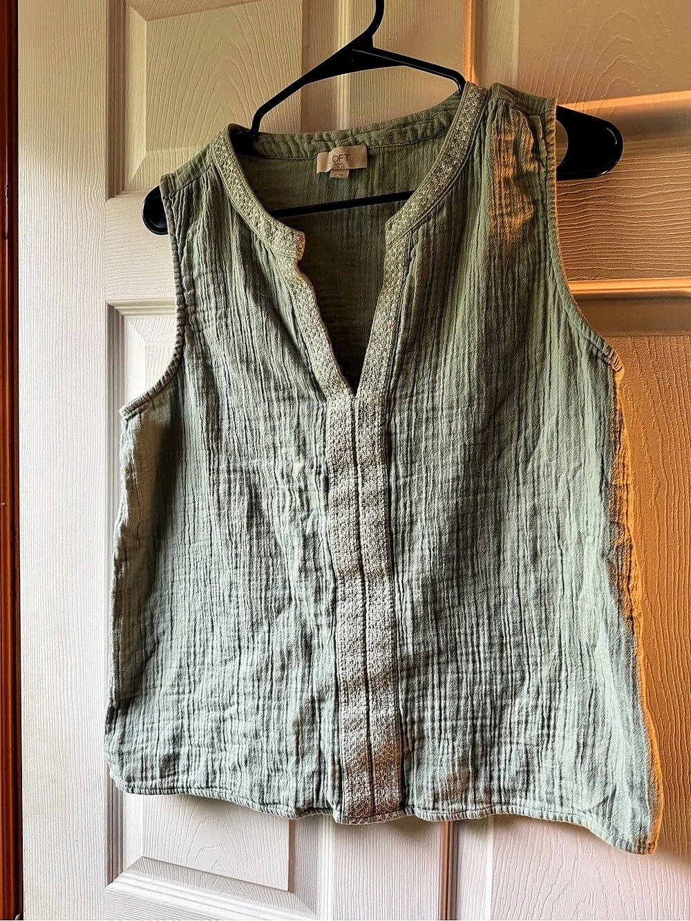 LOFT Embroidered Sleeveless Blouse in Green Size Medium
